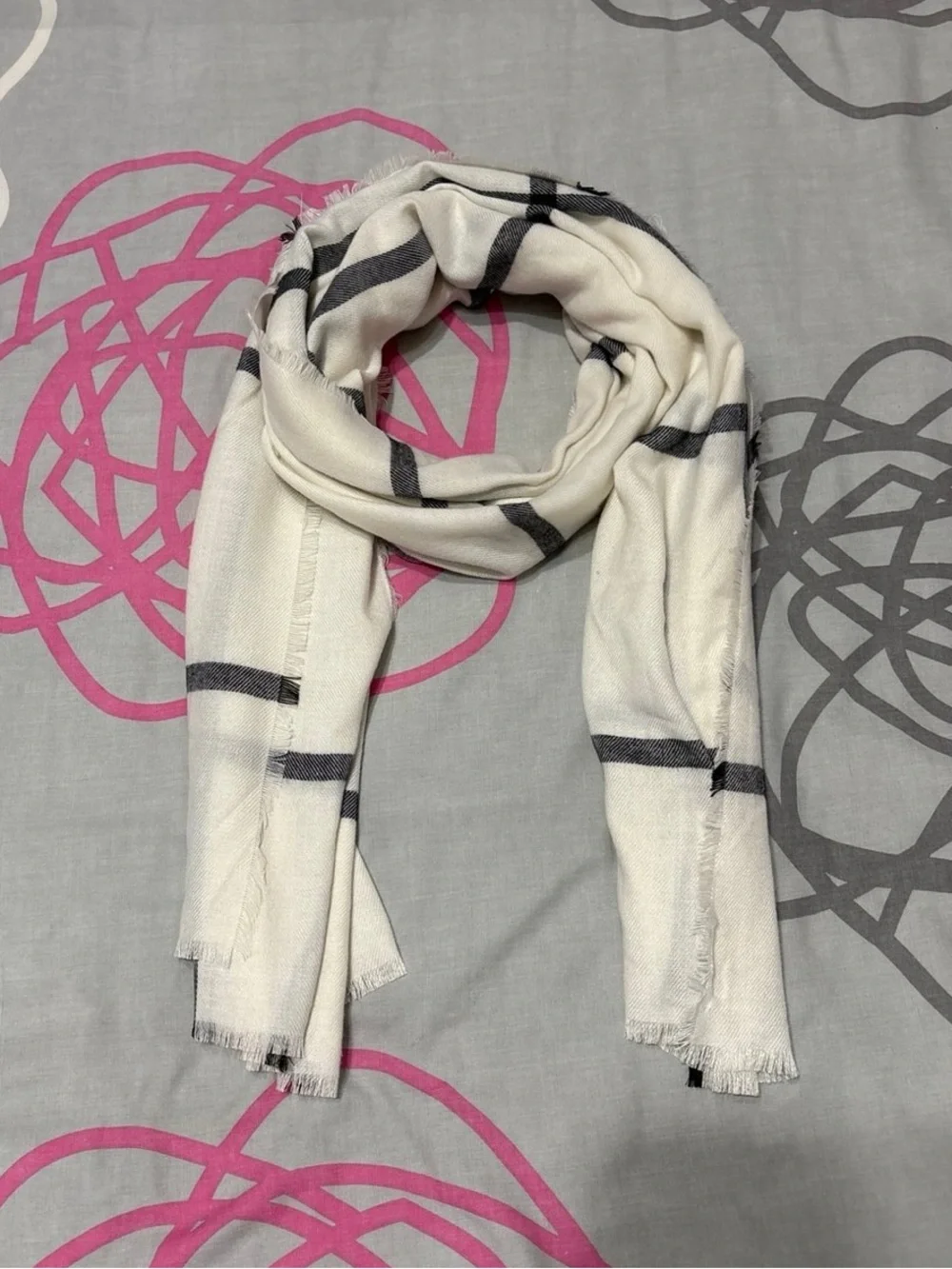 H&M White and Black Plaid Scarf